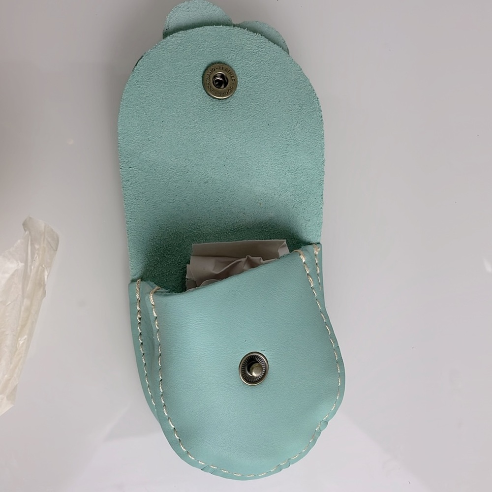 Portland leather petunia pouch new with tag mint color - Picture 4 of 4